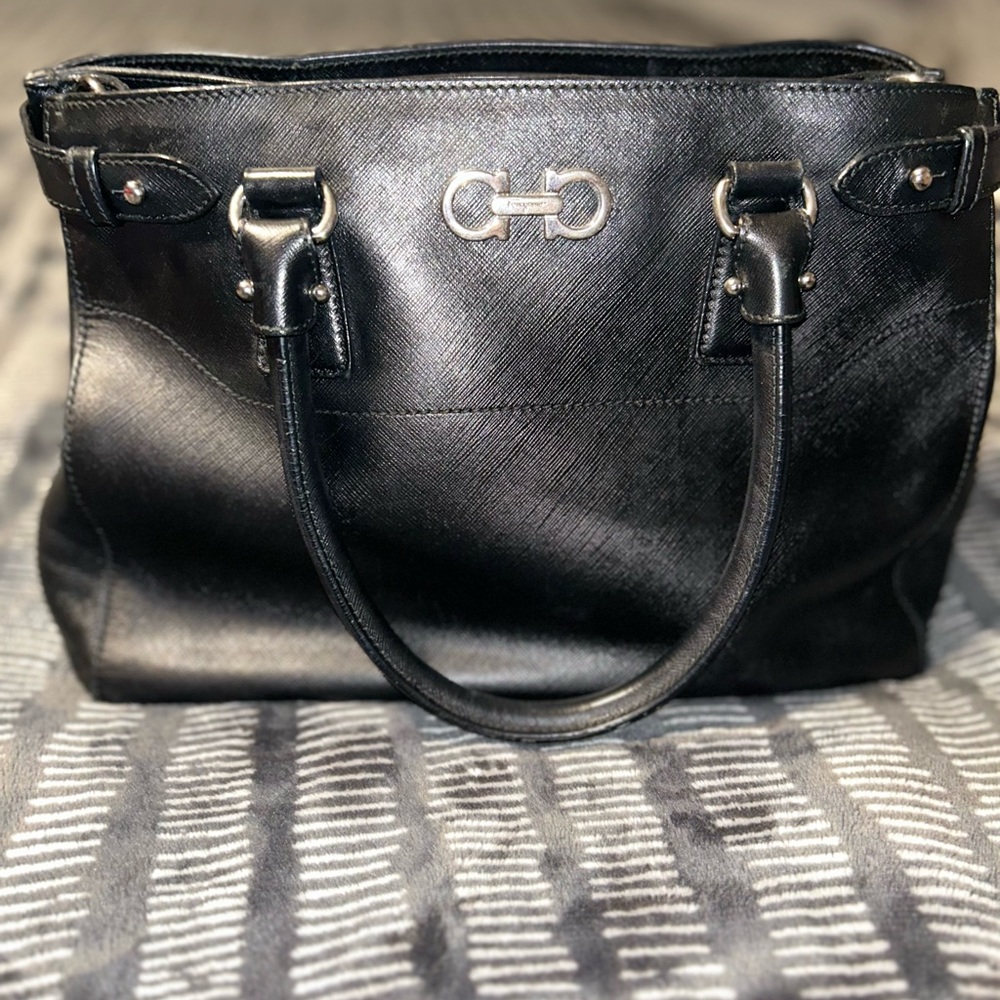 Salvatore Ferragamo purse excellent condition